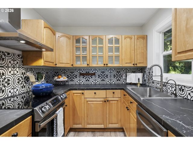 38041 Se RICKERT Rd, Corbett, OR 97019