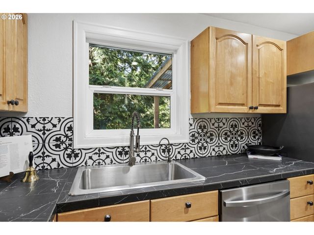 38041 Se RICKERT Rd, Corbett, OR 97019