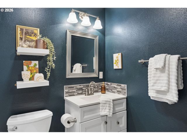 38041 Se RICKERT Rd, Corbett, OR 97019