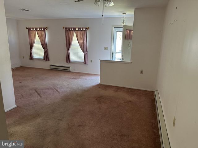 30 NARBERTH PL, Southampton, NJ 08088