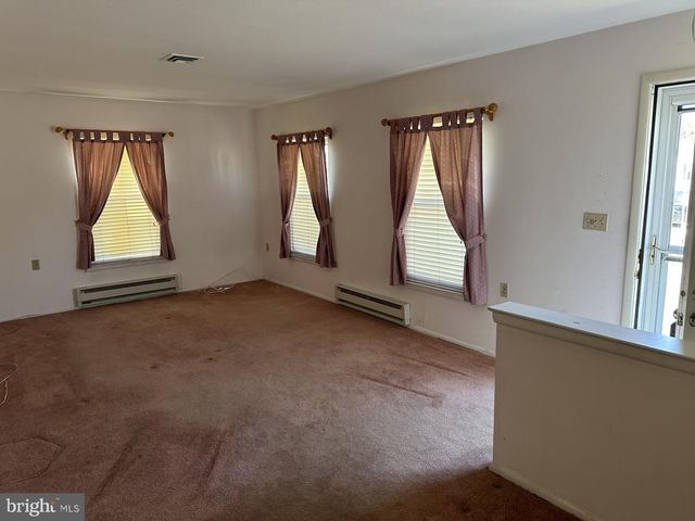 30 NARBERTH PL, Southampton, NJ 08088