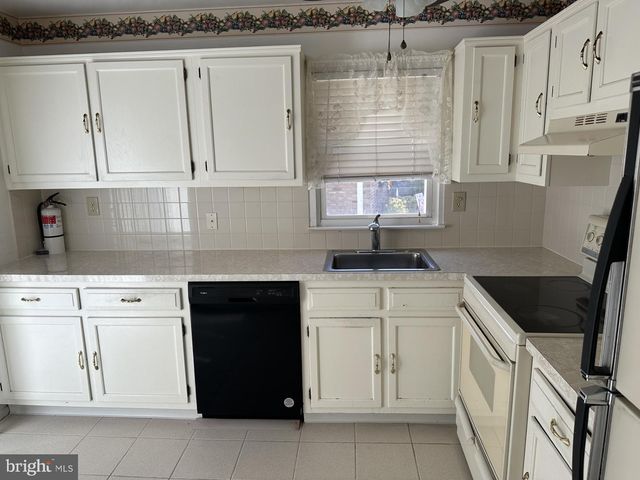 30 NARBERTH PL, Southampton, NJ 08088