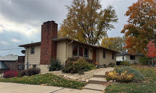 7106 Lundeen Drive, Country Club, MO 64505