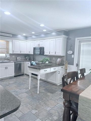 7106 Lundeen Drive, Country Club, MO 64505