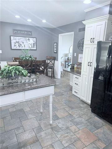 7106 Lundeen Drive, Country Club, MO 64505