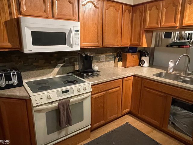 30607 Glenwood Circle, Warren, MI 48088