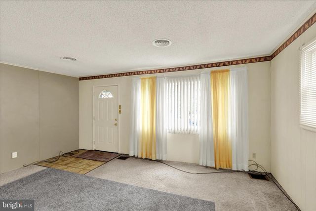 710 CHESTNUT ST, Shoemakersville, PA 19555