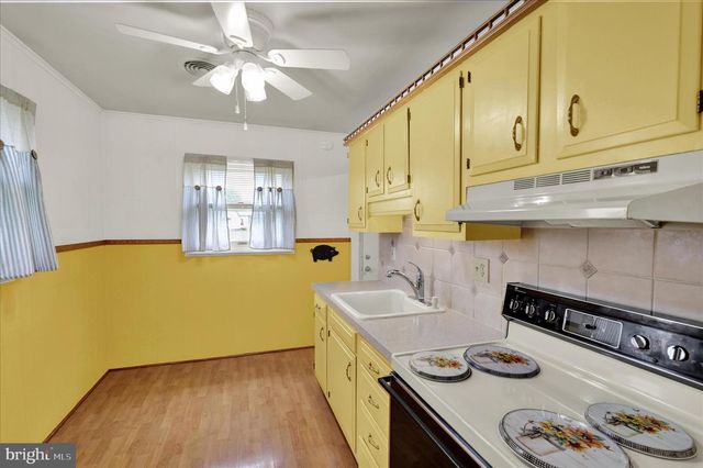 710 CHESTNUT ST, Shoemakersville, PA 19555