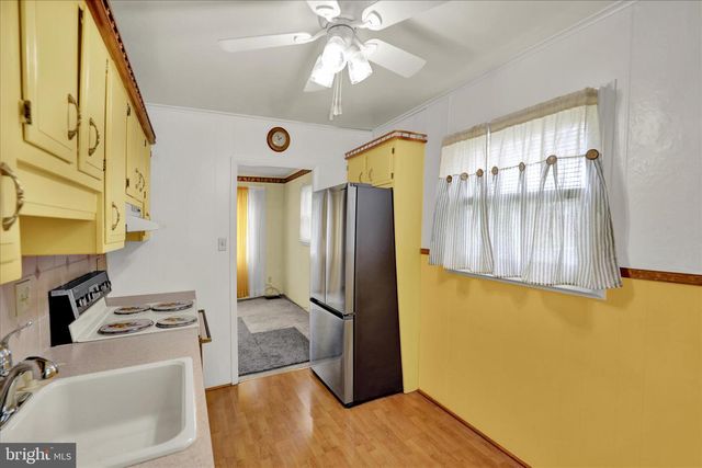 710 CHESTNUT ST, Shoemakersville, PA 19555