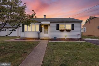 710 CHESTNUT ST, Shoemakersville, PA 19555