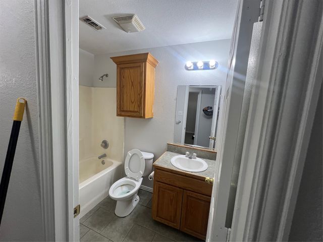 202 Blue Bell Court, Weatherford, TX 76088