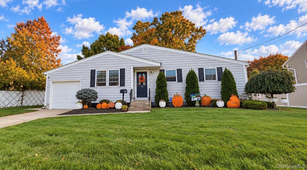 22 5th Avenue, Farmingdale, NY 11735 — exterior