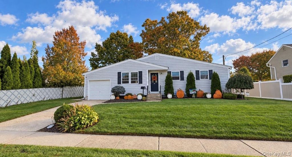 22 5th Avenue, Farmingdale, NY 11735 — photo 2