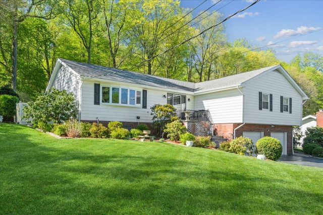 25 Gabriel Drive, Cortlandt Manor, NY 10567
