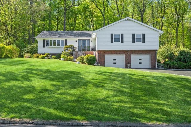 25 Gabriel Drive, Cortlandt Manor, NY 10567