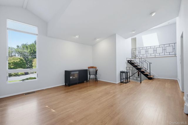 6 Lark Avenue, White Plains, NY 10607