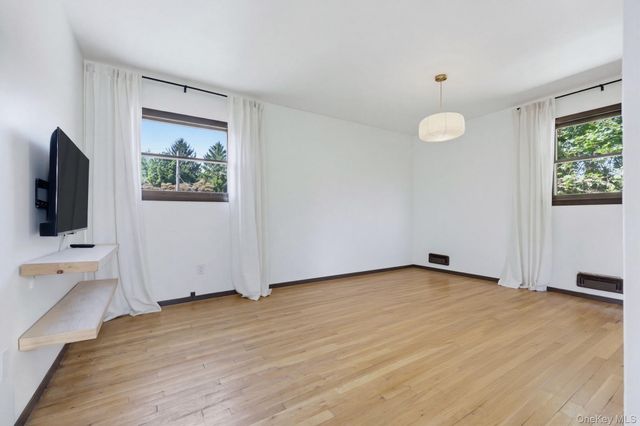 6 Lark Avenue, White Plains, NY 10607