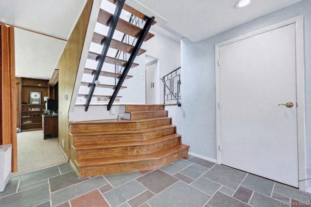 6 Lark Avenue, White Plains, NY 10607