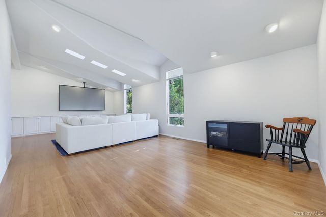 6 Lark Avenue, White Plains, NY 10607