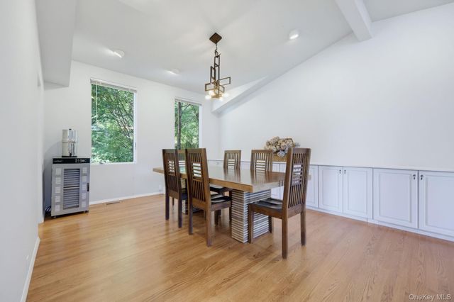 6 Lark Avenue, White Plains, NY 10607