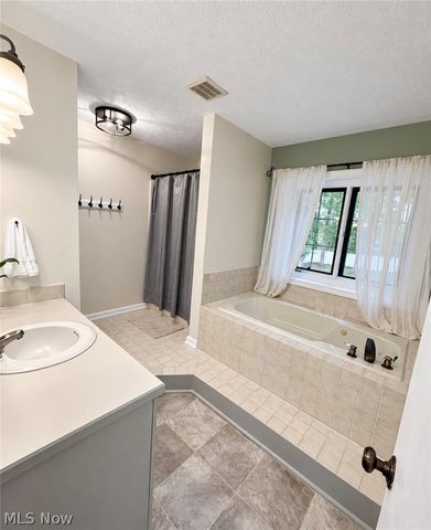 5791 Nicholson Drive, Hudson, OH 44236