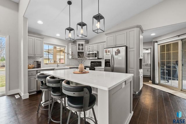 2213 E 63rd St Street, Sioux Falls, SD 57108