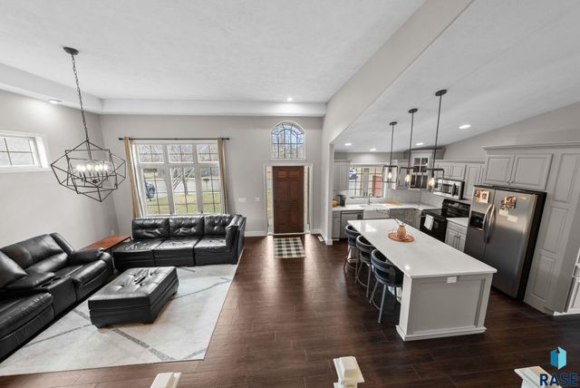 2213 E 63rd St Street, Sioux Falls, SD 57108