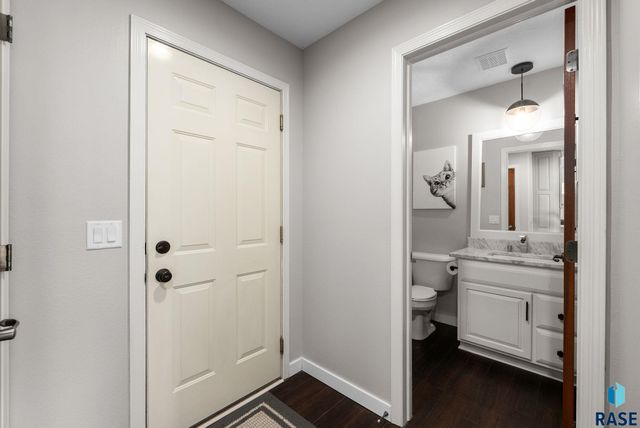 2213 E 63rd St Street, Sioux Falls, SD 57108