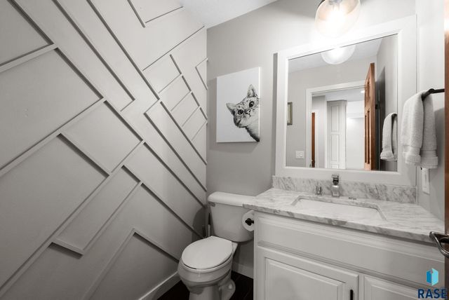 2213 E 63rd St Street, Sioux Falls, SD 57108