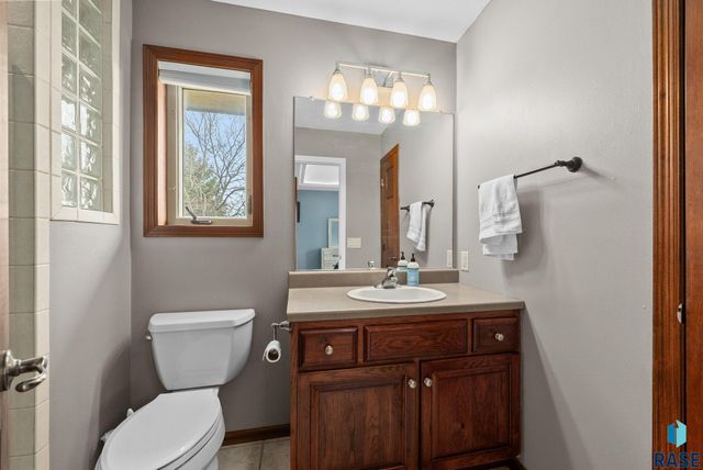 2213 E 63rd St Street, Sioux Falls, SD 57108