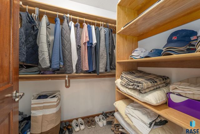 2213 E 63rd St Street, Sioux Falls, SD 57108