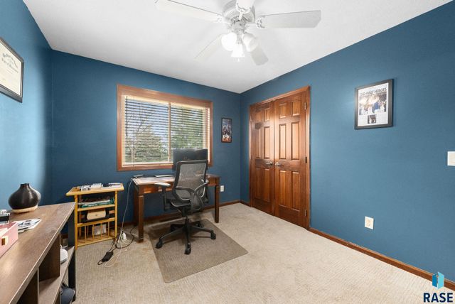 2213 E 63rd St Street, Sioux Falls, SD 57108