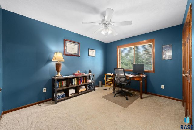 2213 E 63rd St Street, Sioux Falls, SD 57108