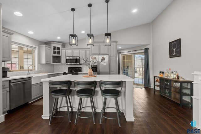 2213 E 63rd St Street, Sioux Falls, SD 57108