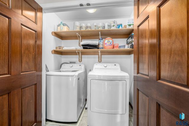 2213 E 63rd St Street, Sioux Falls, SD 57108