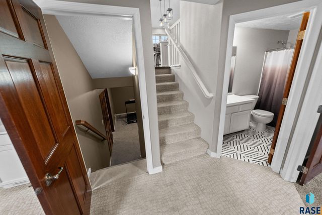 2213 E 63rd St Street, Sioux Falls, SD 57108