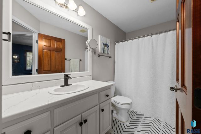 2213 E 63rd St Street, Sioux Falls, SD 57108