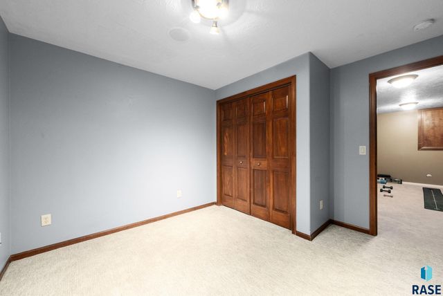 2213 E 63rd St Street, Sioux Falls, SD 57108