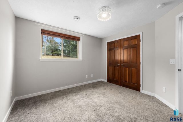 2213 E 63rd St Street, Sioux Falls, SD 57108