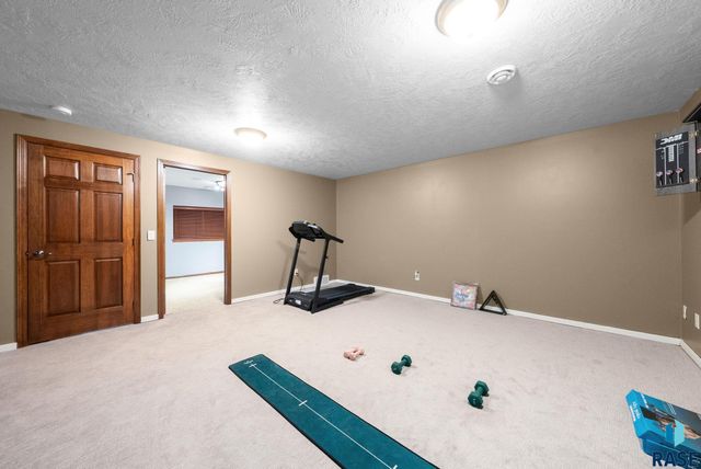 2213 E 63rd St Street, Sioux Falls, SD 57108