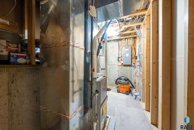 2213 E 63rd St Street, Sioux Falls, SD 57108