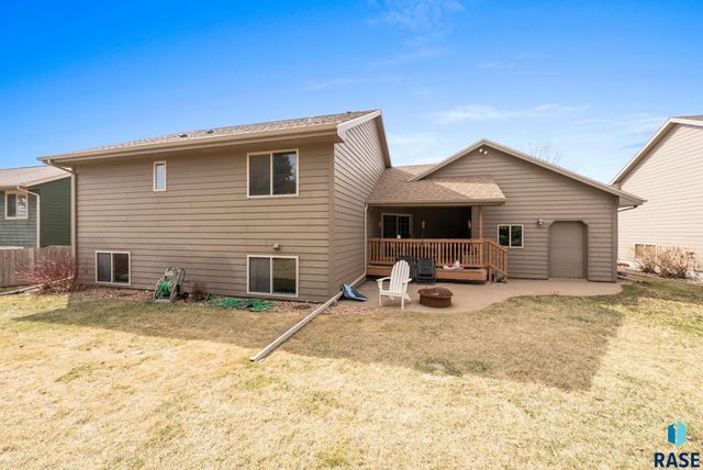 2213 E 63rd St Street, Sioux Falls, SD 57108