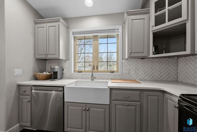 2213 E 63rd St Street, Sioux Falls, SD 57108