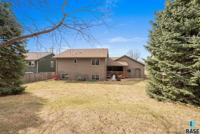 2213 E 63rd St Street, Sioux Falls, SD 57108