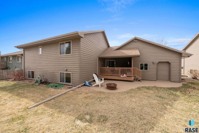 2213 E 63rd St Street, Sioux Falls, SD 57108