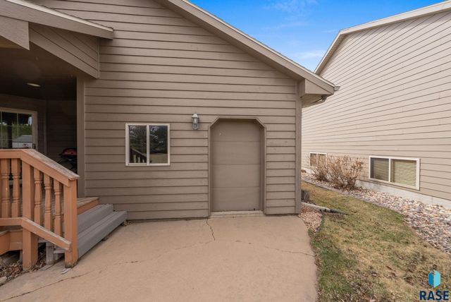 2213 E 63rd St Street, Sioux Falls, SD 57108