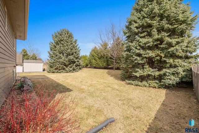 2213 E 63rd St Street, Sioux Falls, SD 57108