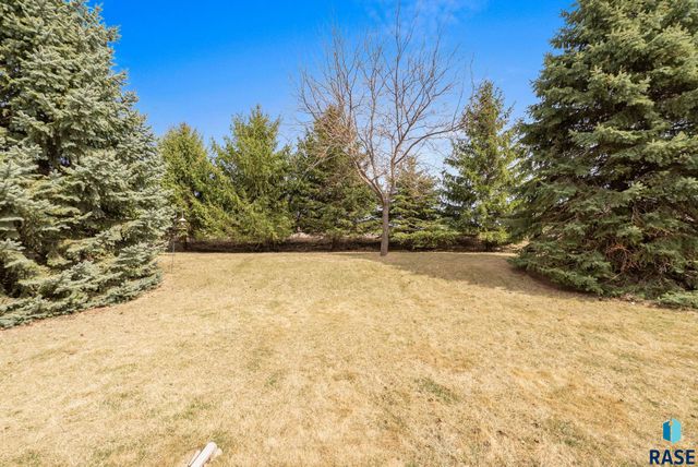 2213 E 63rd St Street, Sioux Falls, SD 57108