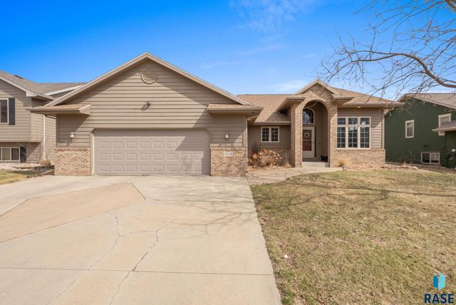 2213 E 63rd St Street, Sioux Falls, SD 57108