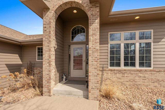 2213 E 63rd St Street, Sioux Falls, SD 57108